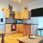 Bright And Airy, 1 Bedroom, Ground Floor Apartment, Uplands, Swansea
