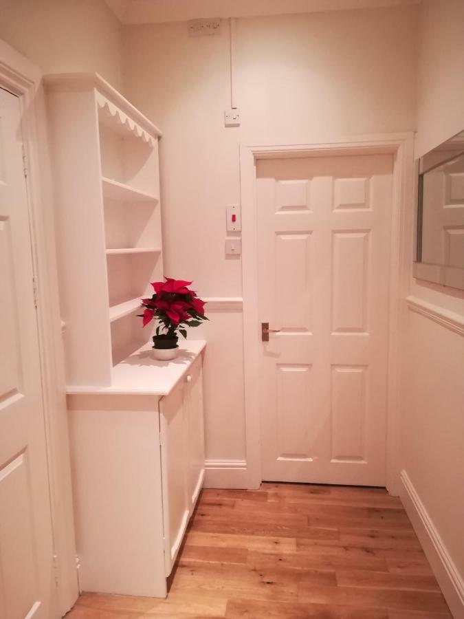 Bright And Airy, 1 Bedroom, Ground Floor Apartment, Uplands,